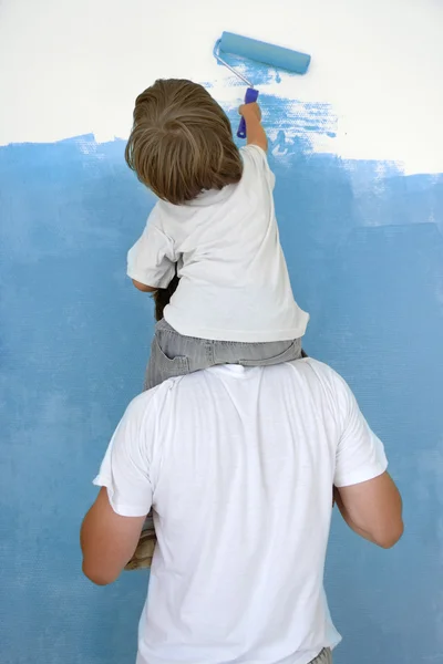 Vader en zoon verf kamer — Stockfoto