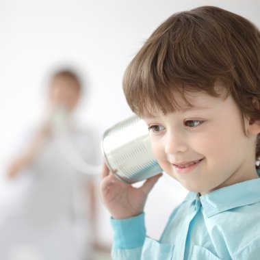 Güzellik oğlan Dinle konserve telefon