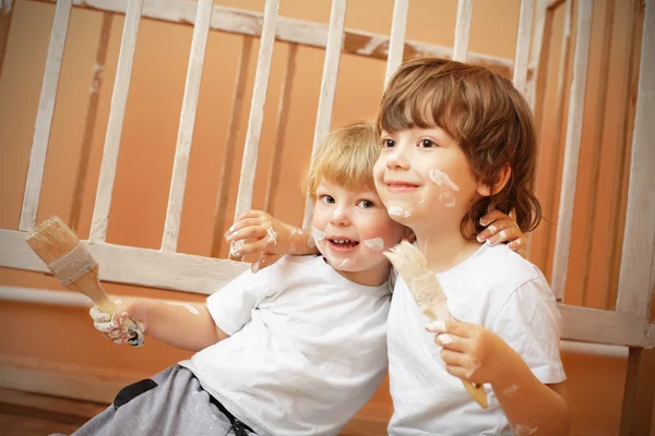 Two boys with brush — Stock Photo, Image