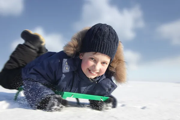 Happy boy na saních — Stock fotografie