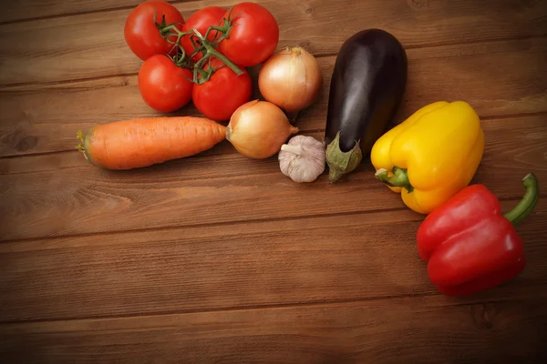 Produtos hortícolas na mesa — Fotografia de Stock