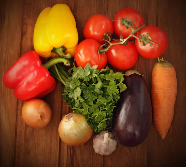 Produtos hortícolas na mesa — Fotografia de Stock