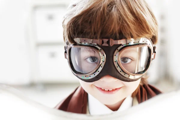 Pilot olma gözlük çocuk hayalleri — Stok fotoğraf