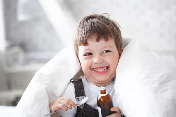 Boy drinking cough syrup — Stock Photo, Image
