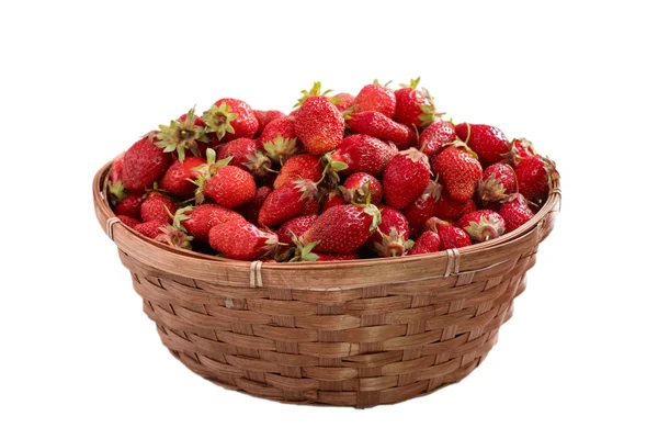 Panier de fraises isoler sur blanc — Photo