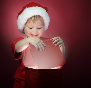  mutlu çocuk Noel hediye kutusu açma