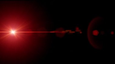 Siyah arkaplanda kırmızı lazer ışığı