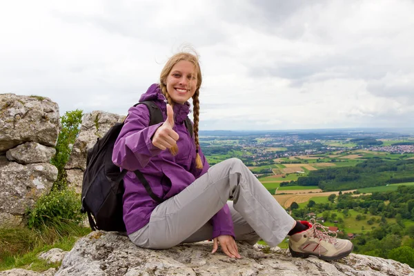 Young Woman Sitting Top Mountain Thumb — Foto de Stock