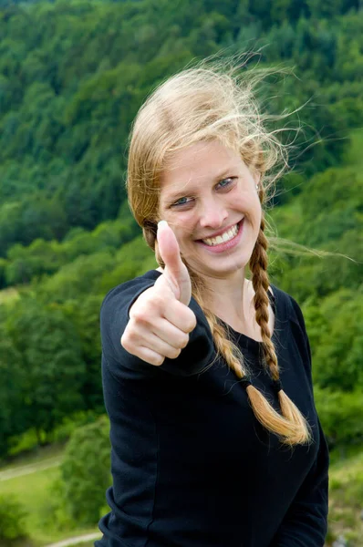 Jovem Mulher Alegre Com Polegar Para Cima — Fotografia de Stock