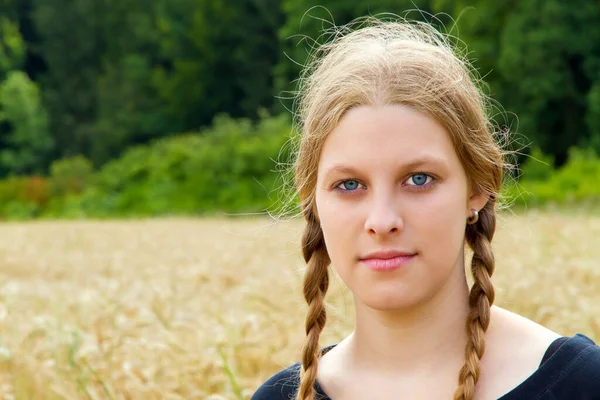 Portret Młodej Studentki Naturze — Zdjęcie stockowe
