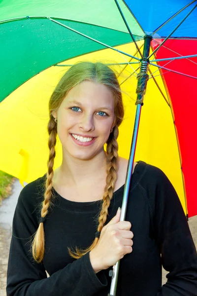 형형색색의 우산을 빗속의 — 스톡 사진