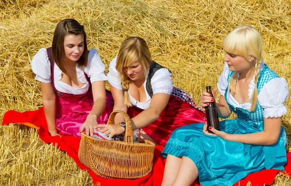 Three Girls Having Picnic Straw — Stock Photo, Image