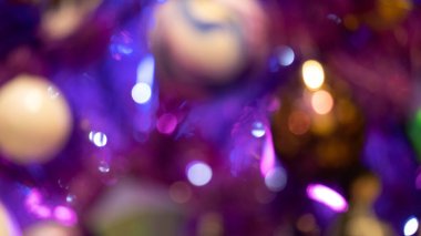 Violet Bokeh soyut kış geçmişi. Bulanık parlayan ışıklar. Dairesel noktalar. Noel tasarımı için.
