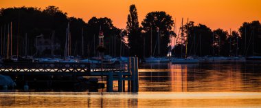 Cenevre Gölü güneş doğarken