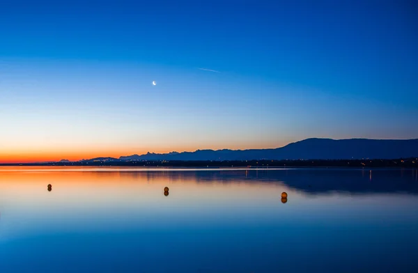 Zonsopgang op het meer van Genève — Stockfoto