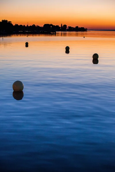 Soluppgång vid sjön — Stockfoto