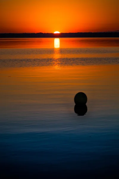 Salida del sol en el lago Geneva — Foto de Stock