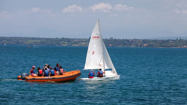 Segelboot und Yacht — Stockfoto