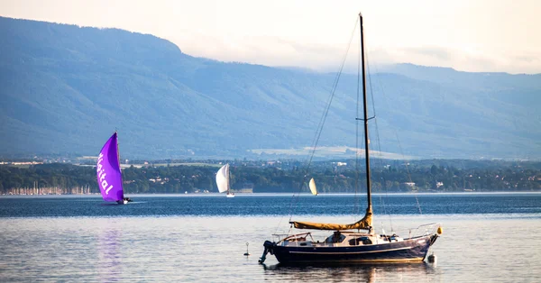 Sailboat and Yacht — Stock Photo, Image