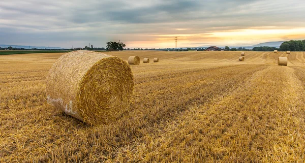 Wheat Bale and Storm Clouds — Stock Photo, Image