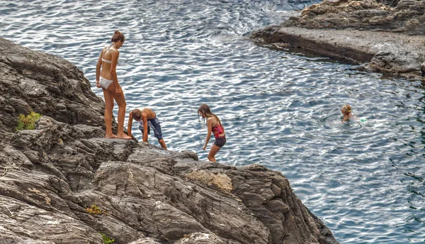 Cinque Terre, Itália - Turistas Imagem De Stock