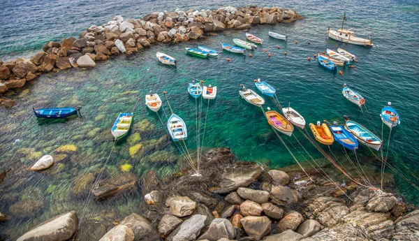 Båtar på riomaggiore, Italien — Stockfoto
