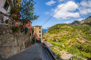 Corniglia, cinque terre, İtalya - dağlar