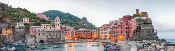 renkli bina, vernazza, cinque terre, İtalya
