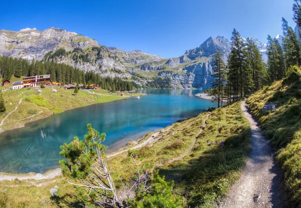 Oeschinen jezero / oeschinensee, Švýcarsko iv — Stock fotografie