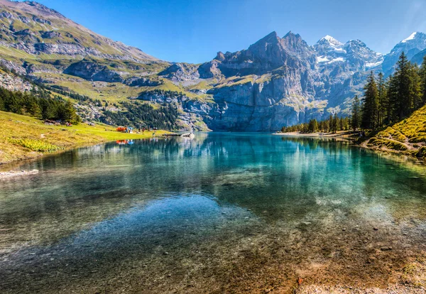 Oeschinen jezero / oeschinensee, Švýcarsko iv — Stock fotografie