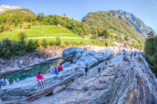 Verzasca River Valley, Switzerland - Tourists — Stock Photo, Image