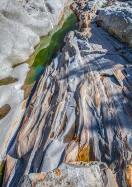 Verzasca nehir manzarası, İsviçre