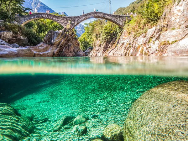 Ponte dei Richárd, Verzasca Valley, Svájc — Stock Fotó