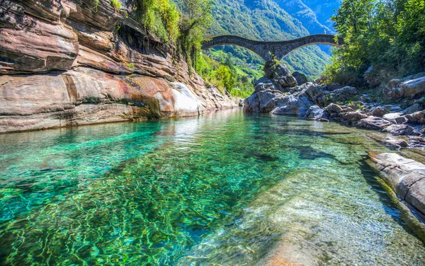 Ponte dei salti, verzasca dalen, Schweiz — Stockfoto