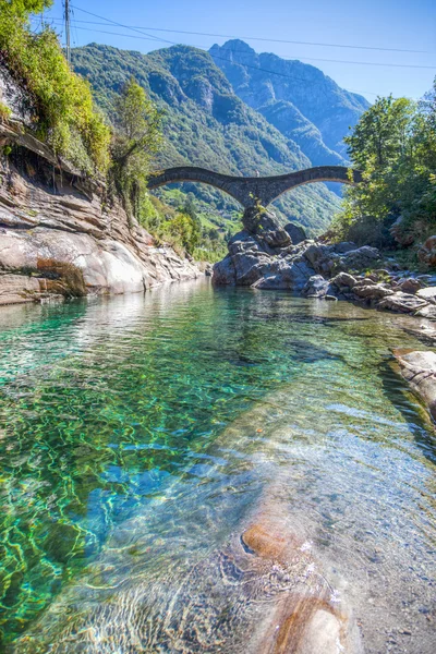 Ponte dei salti, verzasca-Tal, Schweiz — Stockfoto