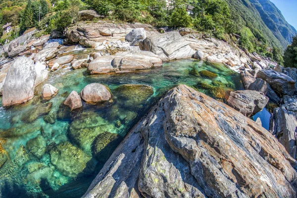 Verzasca říční krajina, Švýcarsko — Stock fotografie