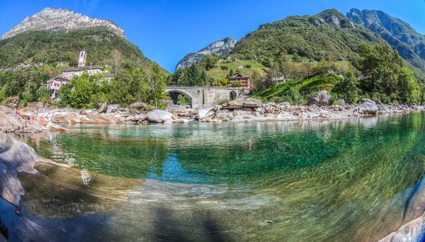 Τοπίο του ποταμού verzasca, Ελβετία — Φωτογραφία Αρχείου