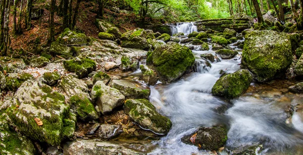 Jura berg rivierlandschap, Frankrijk — Stockfoto