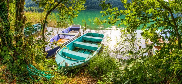 Petits bateaux au Lac du Val, France — Photo