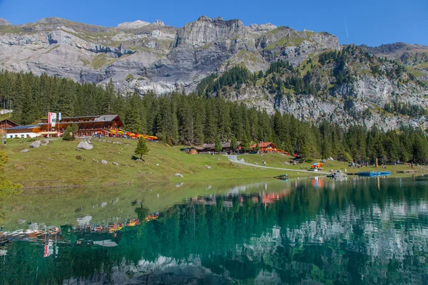 Jezero oeschinen, Švýcarsko — Stock fotografie