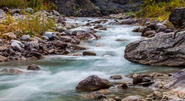Val veny, İtalya - dağ dere
