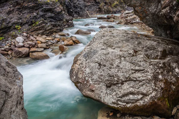 Val veny, Italië - alpine stream — Stockfoto