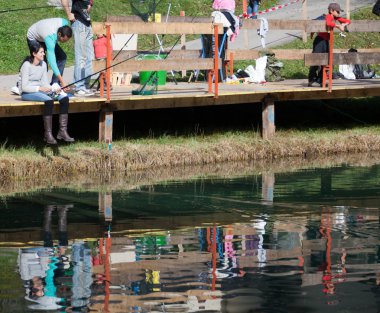 blausee, switerland - alabalık balıkçılık