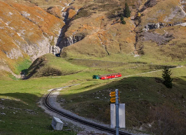 Rothorn Brienz, Ελβετία - κόκκινο βαγόνι. — Φωτογραφία Αρχείου