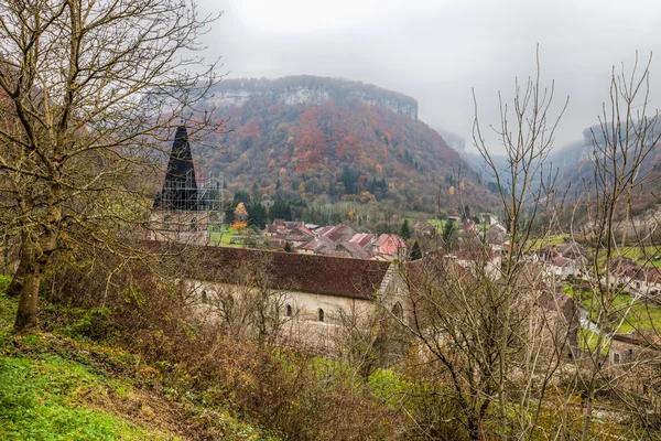 Średniowieczny kościół baume-les-messieurs, Francja — Zdjęcie stockowe