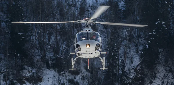 Helikopter landing — Stockfoto