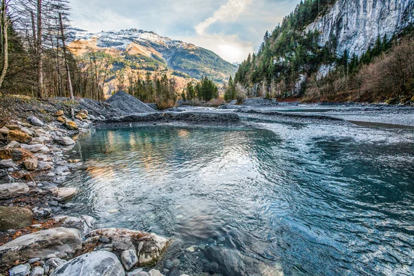 Bergketen rivier — Stockfoto