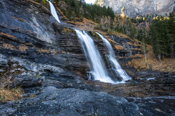 Bergkette Flusslandschaft, Frankreich. — Stockfoto