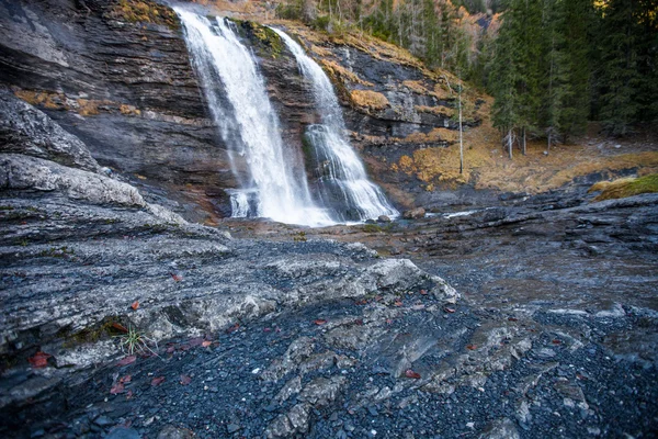 Elvelandskap i fjellkjeden Frankrike . – stockfoto