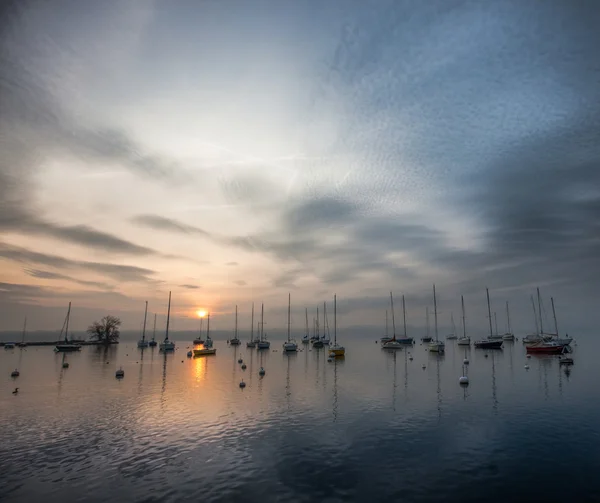 Alba e barche a vela — Foto Stock